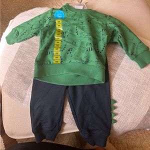 Carter’s 2-piece set